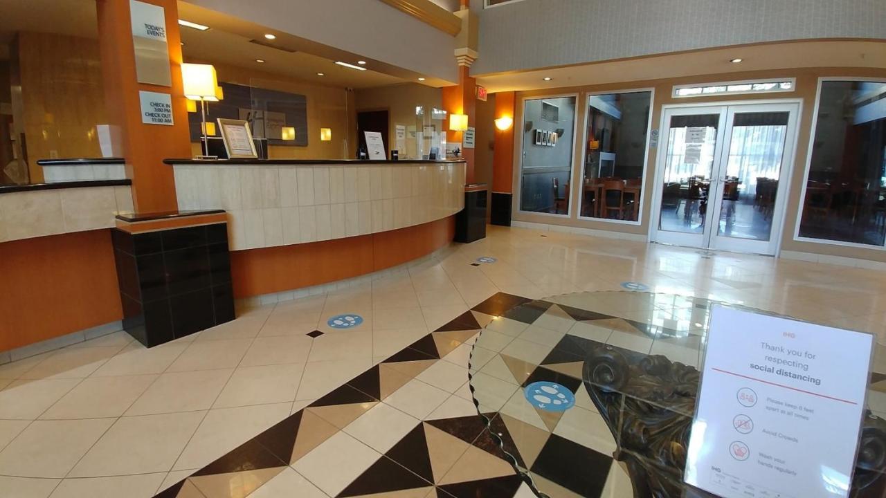 Holiday Inn Express Calgary South By Ihg YYC Exterior foto