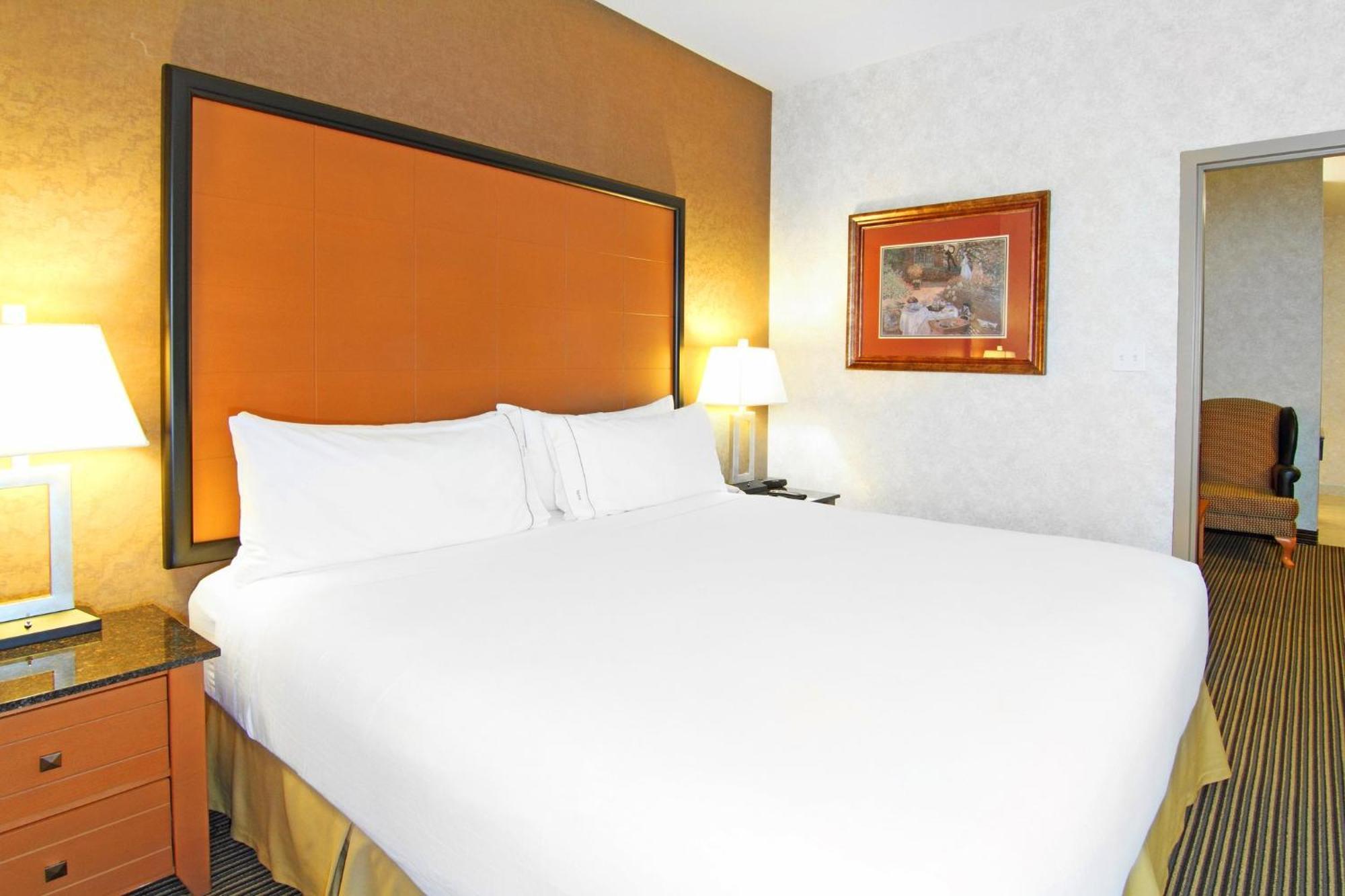 Holiday Inn Express Calgary South By Ihg YYC Exterior foto