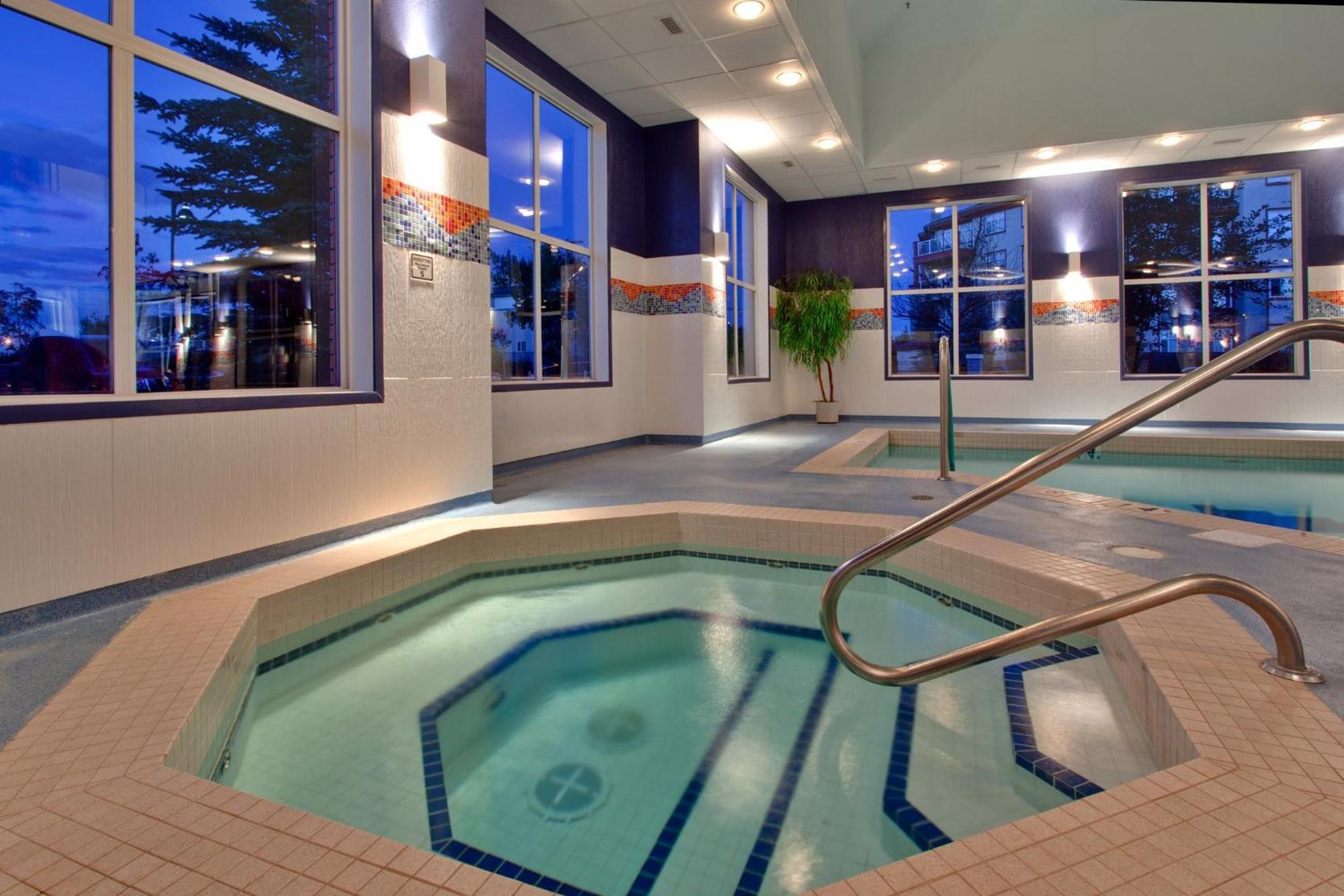 Holiday Inn Express Calgary South By Ihg YYC Exterior foto