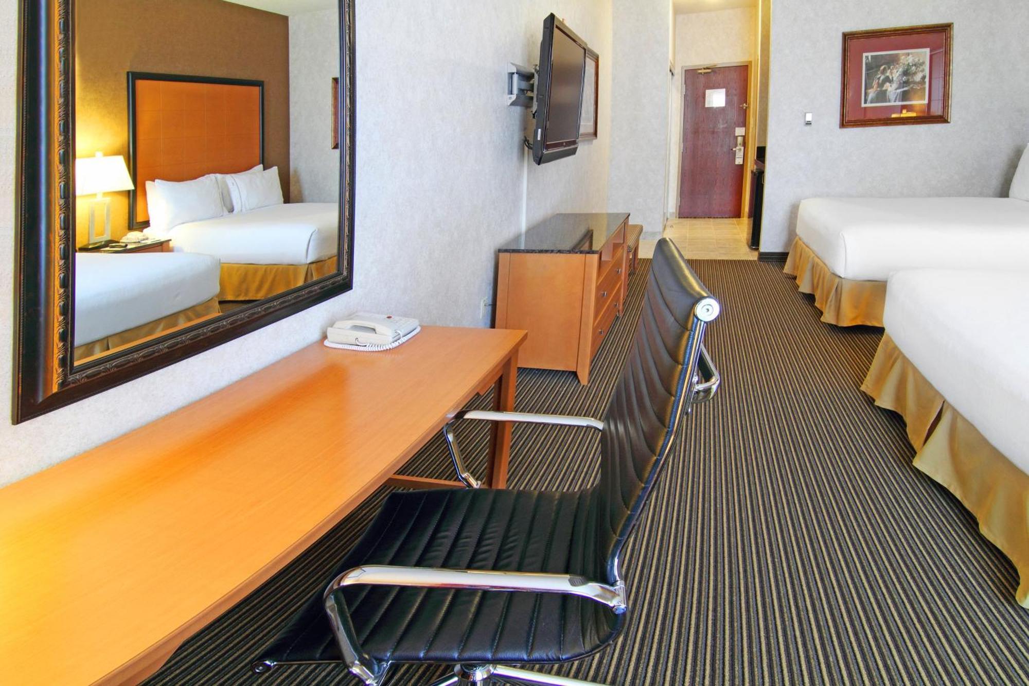 Holiday Inn Express Calgary South By Ihg YYC Exterior foto