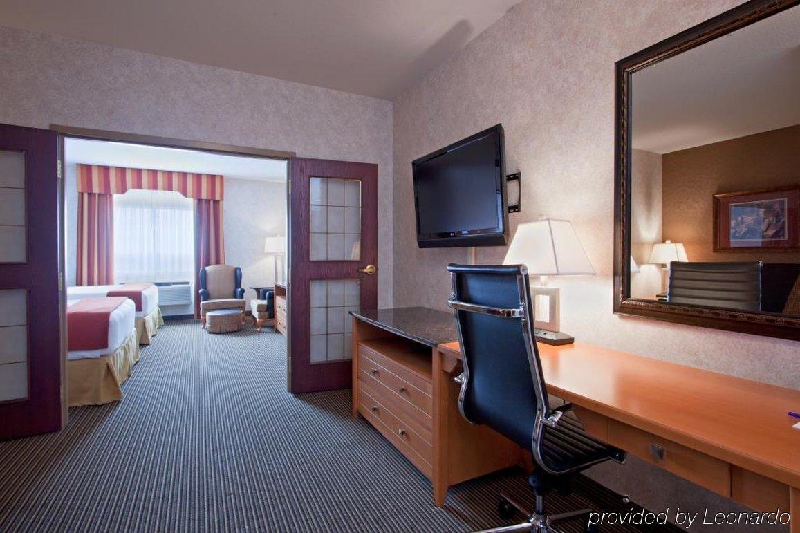 Holiday Inn Express Calgary South By Ihg YYC Quarto foto