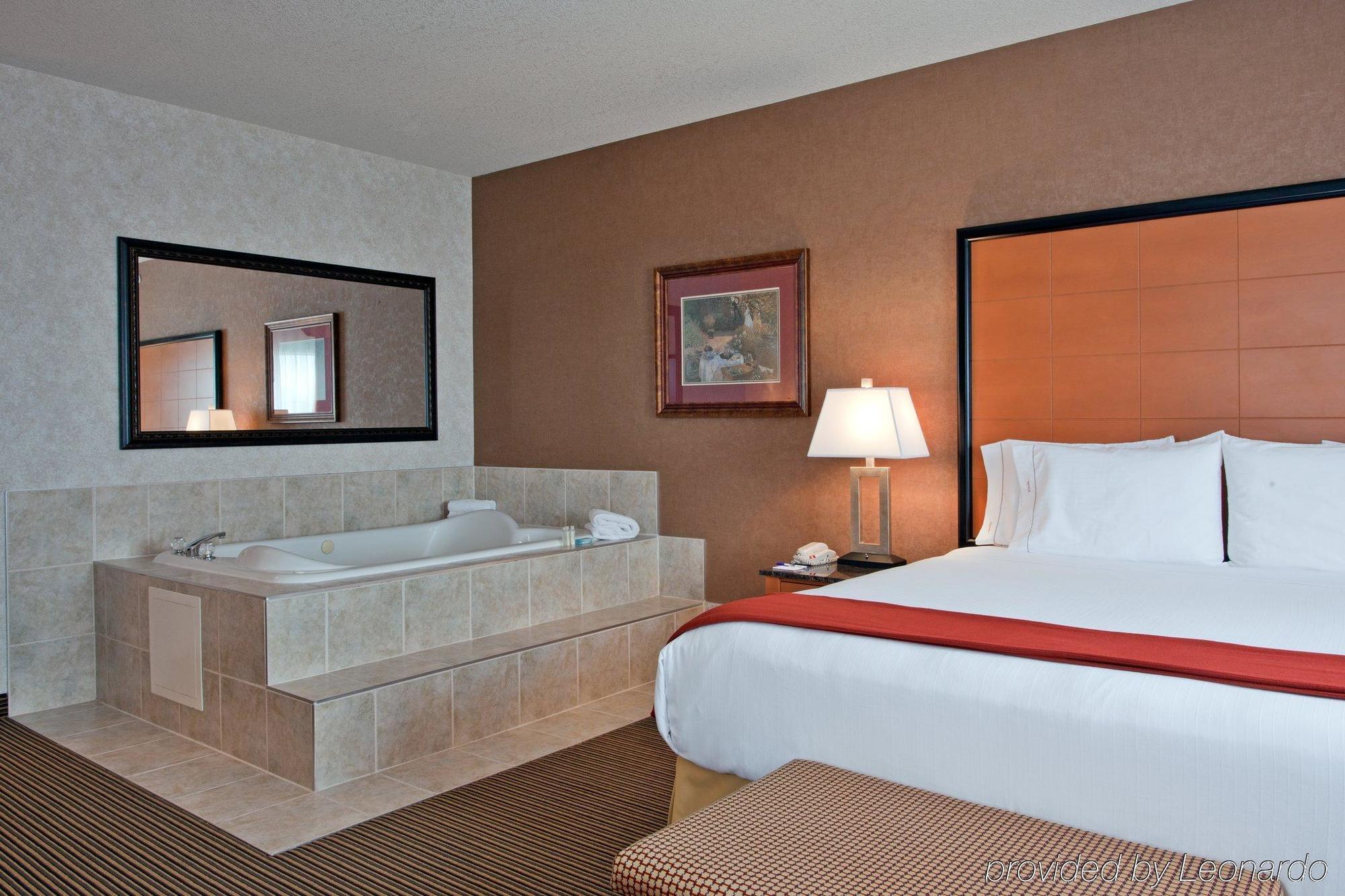 Holiday Inn Express Calgary South By Ihg YYC Exterior foto