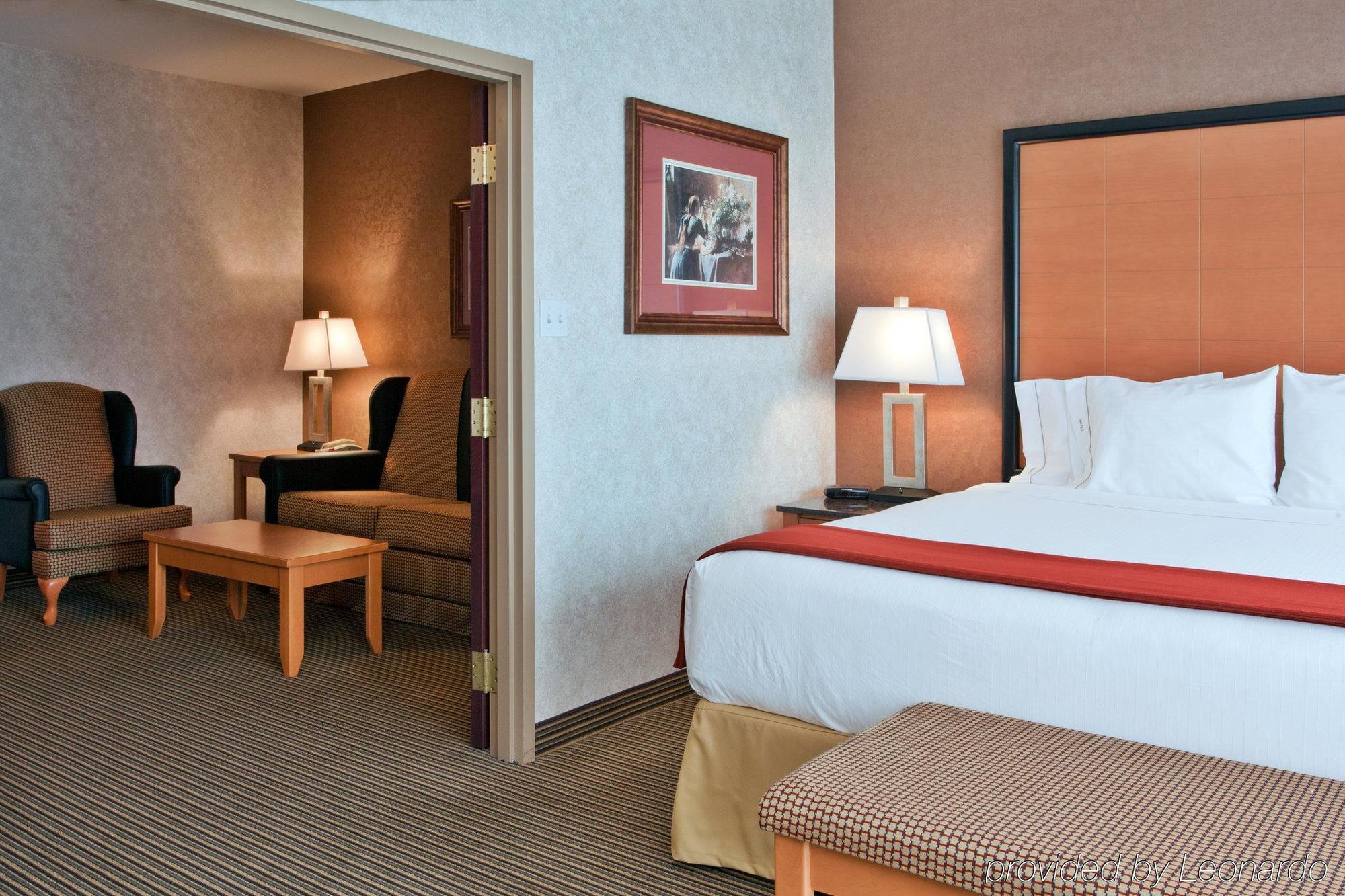 Holiday Inn Express Calgary South By Ihg YYC Exterior foto