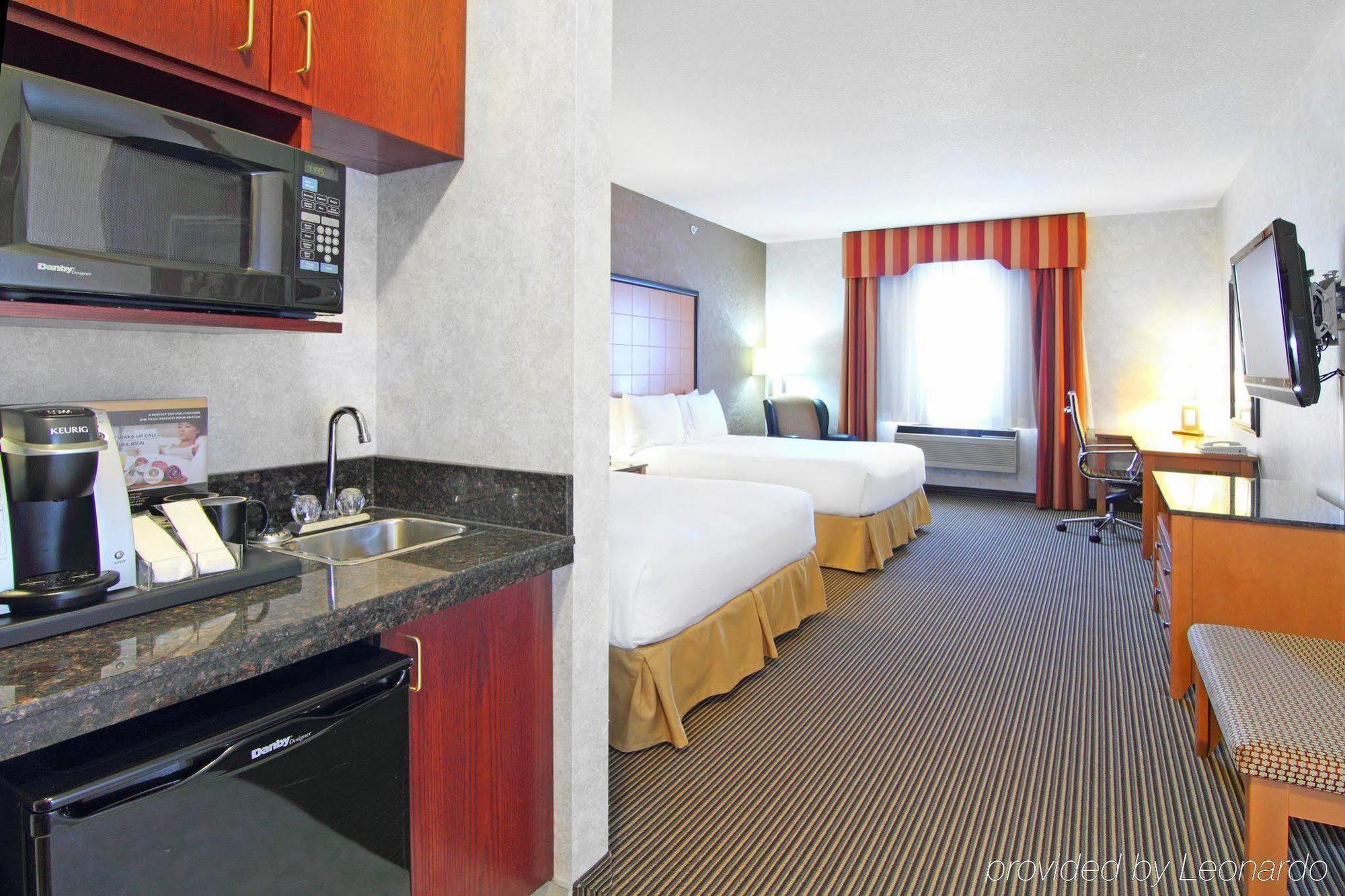 Holiday Inn Express Calgary South By Ihg YYC Exterior foto