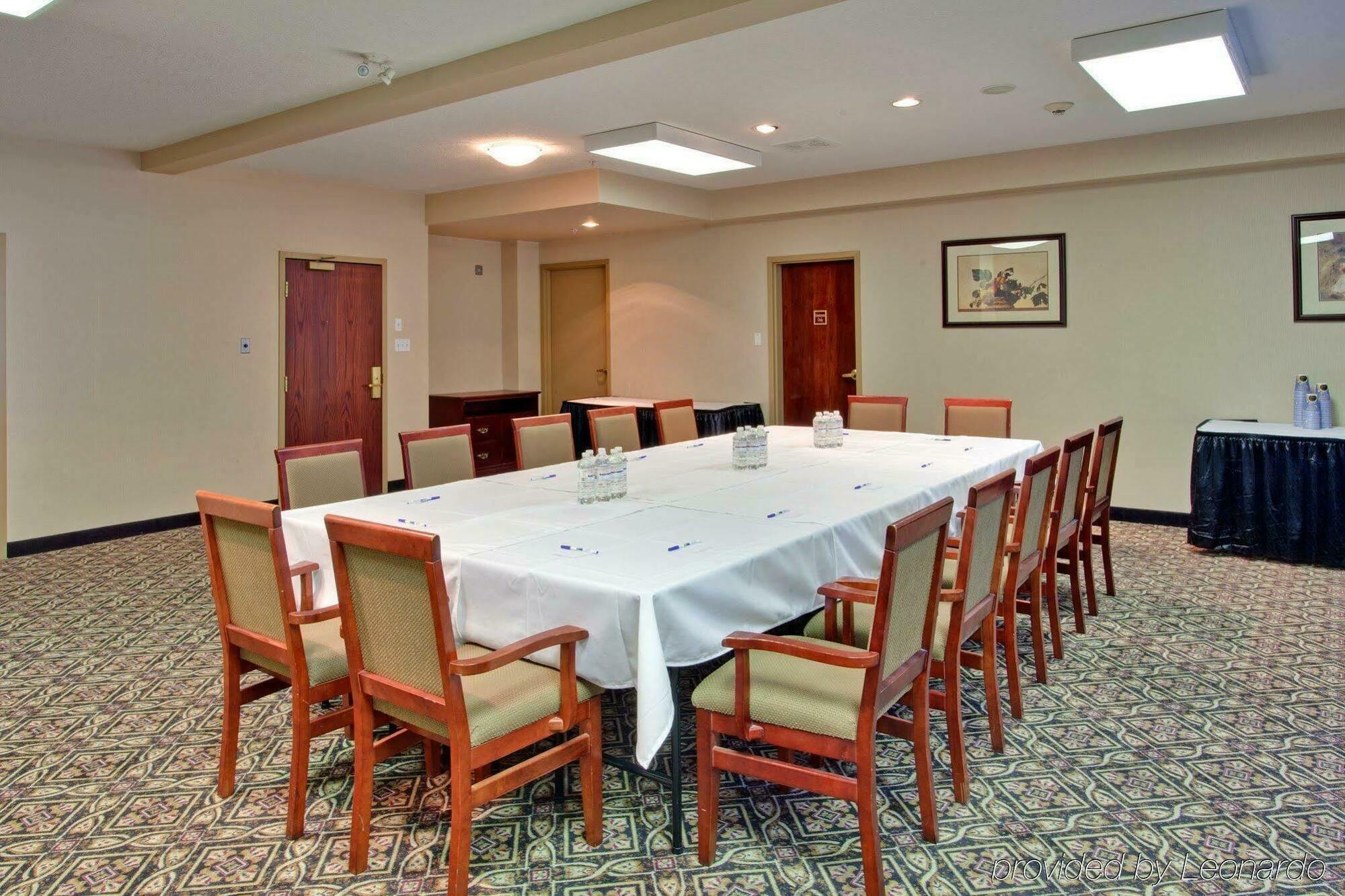 Holiday Inn Express Calgary South By Ihg YYC Exterior foto