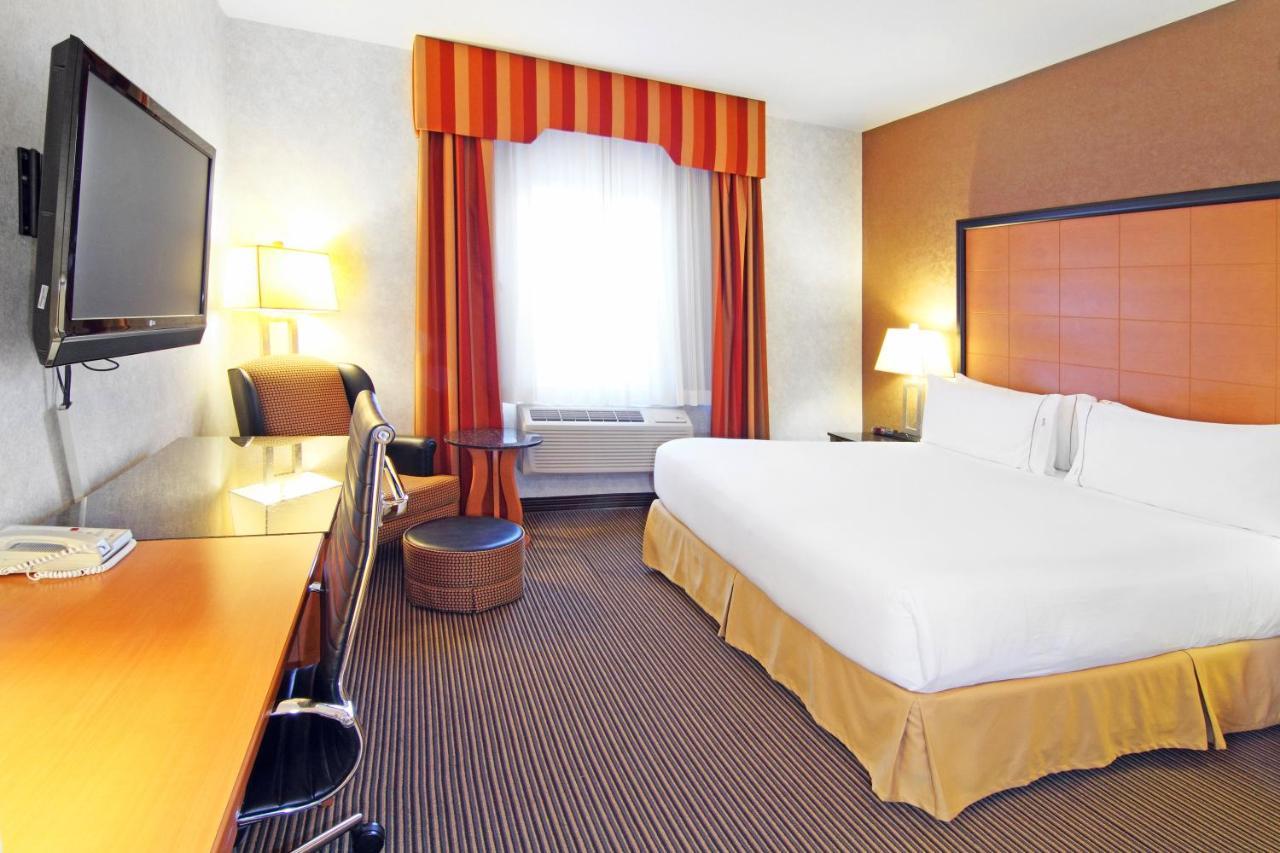 Holiday Inn Express Calgary South By Ihg YYC Exterior foto